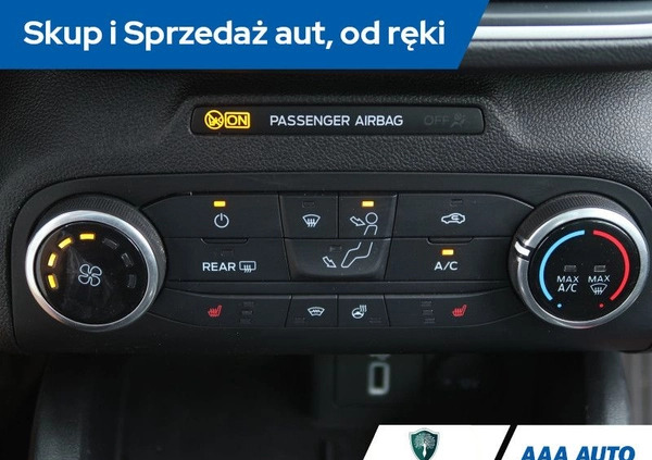 Ford Focus cena 70000 przebieg: 33993, rok produkcji 2019 z Nałęczów małe 172
